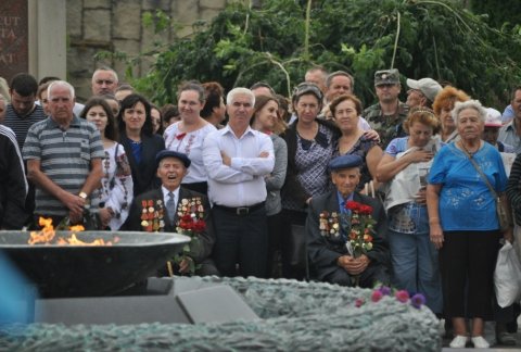 С Победой, товарищи! С Освобождением!