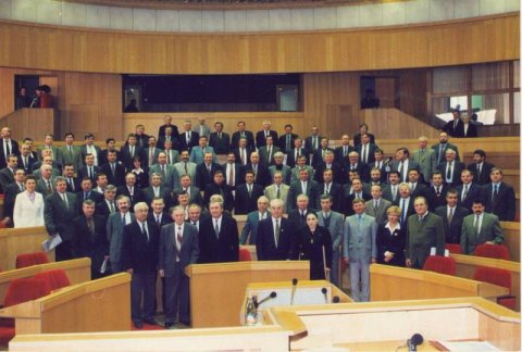 Modificarea Constituției de către Parlament,  iulie 2000