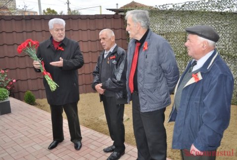 Un eveniment semnificativ: la Strășeni a fost instalat bustul lui Lenin Un eveniment semnificativ: la Strășeni a fost instalat bustul lui Lenin