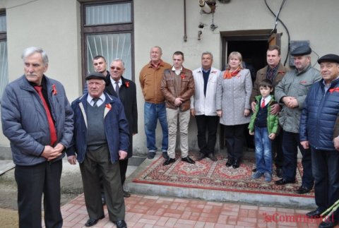 Un eveniment semnificativ: la Strășeni a fost instalat bustul lui Lenin Un eveniment semnificativ: la Strășeni a fost instalat bustul lui Lenin