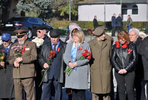 Lumina de nestins a lui Octombrie