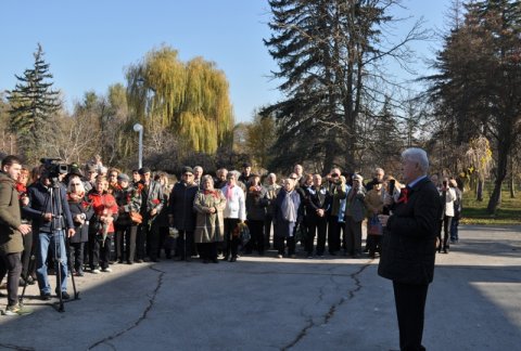 Lumina de nestins a lui Octombrie