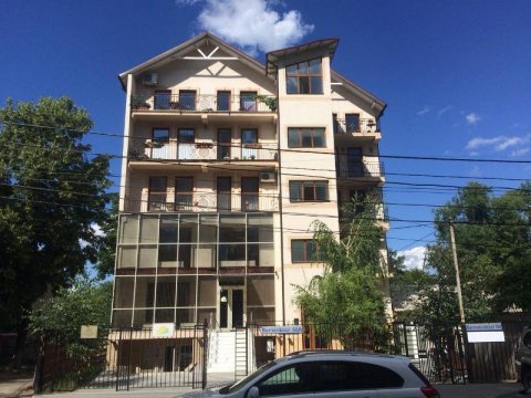 Luxul deputaților! Cum s-au îmbogății unii parlamentari pe durata celor patru ani de mandat