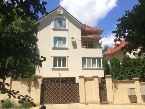 Luxul deputaților! Cum s-au îmbogății unii parlamentari pe durata celor patru ani de mandat