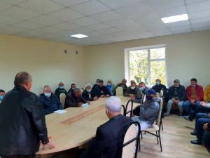 Страна живет без хозяина