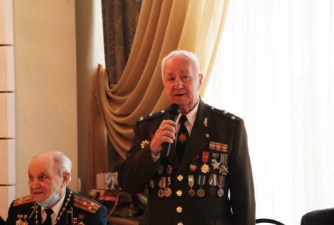 Красные зерна, наполнившие сердце Красные зерна, наполнившие сердце