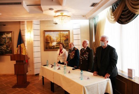 Красные зерна, наполнившие сердце Красные зерна, наполнившие сердце