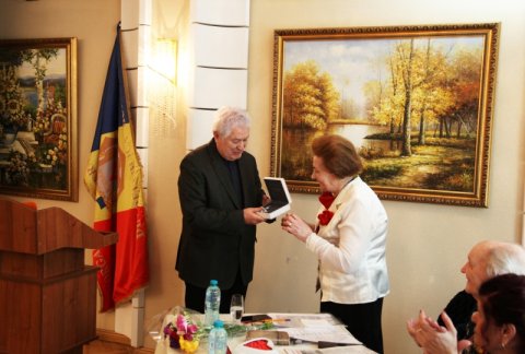 Красные зерна, наполнившие сердце Красные зерна, наполнившие сердце