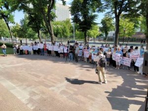 Долой PAS и Санду! Митинг протеста у здания парламента Долой PAS и Санду! Митинг протеста у здания парламента