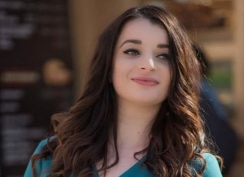 Она появилась вовремя Она появилась вовремя