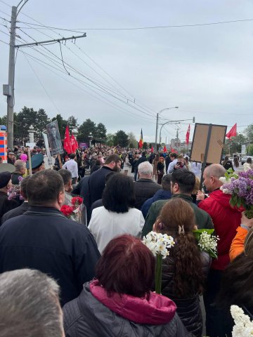 Цветы победы у Вечного огня Цветы победы у Вечного огня