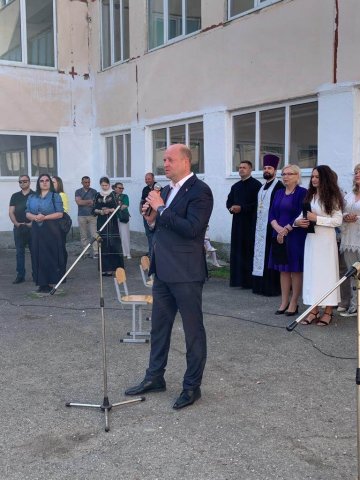 «Во взрослую жизнь!»