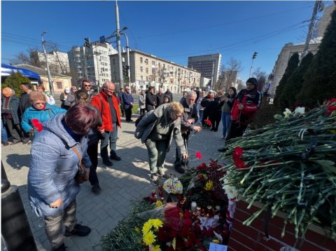 ГОРЬКО И ТЯЖЕЛО