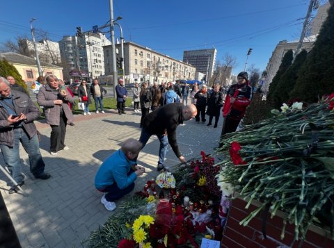 ГОРЬКО И ТЯЖЕЛО