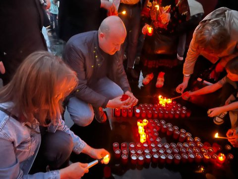 ТРАДИЦИОННАЯ АКЦИЯ «СВЕЧИ ПАМЯТИ» ВЕЧЕРОМ 8 МАЯ 2026-ГО ГОДА НА МЕМОРИАЛЕ «ВЕЧНОСТЬ» БЫЛИ ЗАЖЖЕНЫ 1418 ПАМЯТНЫХ СВЕЧЕЙ ПО ЧИСЛУ ДНЕЙ ВЕЛИКОЙ ОТЕЧЕСТВЕННОЙ ВОЙНЫ.