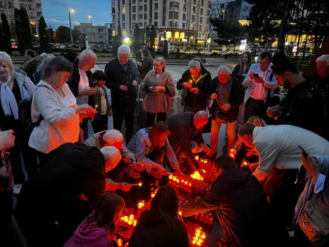 ТРАДИЦИОННАЯ АКЦИЯ «СВЕЧИ ПАМЯТИ» ВЕЧЕРОМ 8 МАЯ 2026-ГО ГОДА НА МЕМОРИАЛЕ «ВЕЧНОСТЬ» БЫЛИ ЗАЖЖЕНЫ 1418 ПАМЯТНЫХ СВЕЧЕЙ ПО ЧИСЛУ ДНЕЙ ВЕЛИКОЙ ОТЕЧЕСТВЕННОЙ ВОЙНЫ.