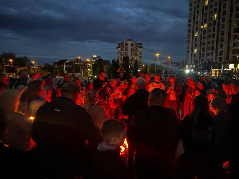 ТРАДИЦИОННАЯ АКЦИЯ «СВЕЧИ ПАМЯТИ» ВЕЧЕРОМ 8 МАЯ 2026-ГО ГОДА НА МЕМОРИАЛЕ «ВЕЧНОСТЬ» БЫЛИ ЗАЖЖЕНЫ 1418 ПАМЯТНЫХ СВЕЧЕЙ ПО ЧИСЛУ ДНЕЙ ВЕЛИКОЙ ОТЕЧЕСТВЕННОЙ ВОЙНЫ.