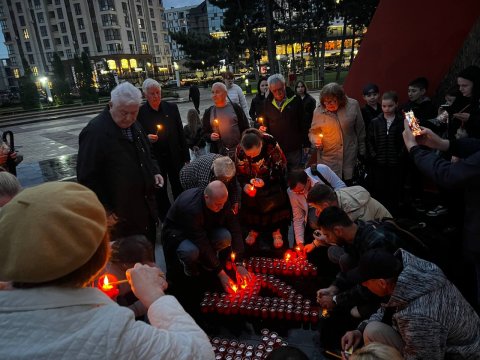 ТРАДИЦИОННАЯ АКЦИЯ «СВЕЧИ ПАМЯТИ» ВЕЧЕРОМ 8 МАЯ 2026-ГО ГОДА НА МЕМОРИАЛЕ «ВЕЧНОСТЬ» БЫЛИ ЗАЖЖЕНЫ 1418 ПАМЯТНЫХ СВЕЧЕЙ ПО ЧИСЛУ ДНЕЙ ВЕЛИКОЙ ОТЕЧЕСТВЕННОЙ ВОЙНЫ.