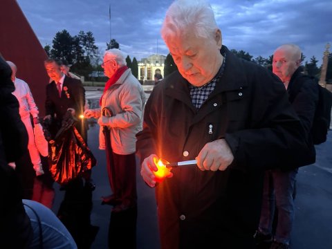 ТРАДИЦИОННАЯ АКЦИЯ «СВЕЧИ ПАМЯТИ» ВЕЧЕРОМ 8 МАЯ 2026-ГО ГОДА НА МЕМОРИАЛЕ «ВЕЧНОСТЬ» БЫЛИ ЗАЖЖЕНЫ 1418 ПАМЯТНЫХ СВЕЧЕЙ ПО ЧИСЛУ ДНЕЙ ВЕЛИКОЙ ОТЕЧЕСТВЕННОЙ ВОЙНЫ.