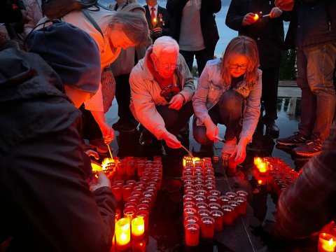ТРАДИЦИОННАЯ АКЦИЯ «СВЕЧИ ПАМЯТИ» ВЕЧЕРОМ 8 МАЯ 2026-ГО ГОДА НА МЕМОРИАЛЕ «ВЕЧНОСТЬ» БЫЛИ ЗАЖЖЕНЫ 1418 ПАМЯТНЫХ СВЕЧЕЙ ПО ЧИСЛУ ДНЕЙ ВЕЛИКОЙ ОТЕЧЕСТВЕННОЙ ВОЙНЫ.