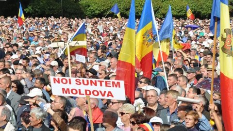Отрицание очевидного - "фишка" нынешней власти в Молдове: Школьников учат, что нет ничего, кроме румын и Румынии - а по переписи населения большинство против