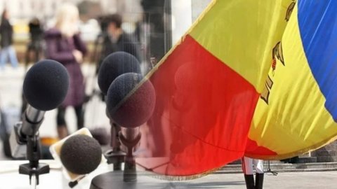 Провластные СМИ гордятся своей смелостью и отвагой: В коррупционных скандалах с миллионными зарплатами веришор их просто использовали как сливной бачок Провластные СМИ гордятся своей смелостью и отвагой: В коррупционных скандалах с миллионными зарплатами веришор их просто использовали как сливной бачок