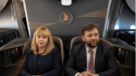ДЕСЯТКИ ТЫСЯЧ ЕВРО НА АВИАПОЛЁТЫ БИЗНЕС-КЛАССОМ: ГЛАВА НАЦБАНКА МОЛДОВЫ АНКА ДРАГУ И ЧЛЕН НАБЛЮДАТЕЛЬНОГО СОВЕТА АЛАЙБА ТРАТЯТ ЗА ОДИН ПОЛЕТ СТОЛЬКО, СКОЛЬКО НЕ ЗАРАБАТЫВАЮТ ТЫСЯЧИ ГРАЖДАН ЗА ГОД