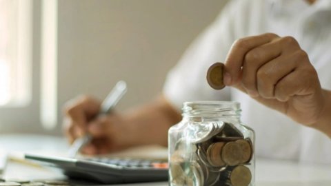 Молдавские банки не брезгуют снимать деньги с самых бедных, и за перевод денег сдирают по несколько десятков леев: Поэтому не стоит удивляться тому, что только за полгода они заработали 2,36 млрд